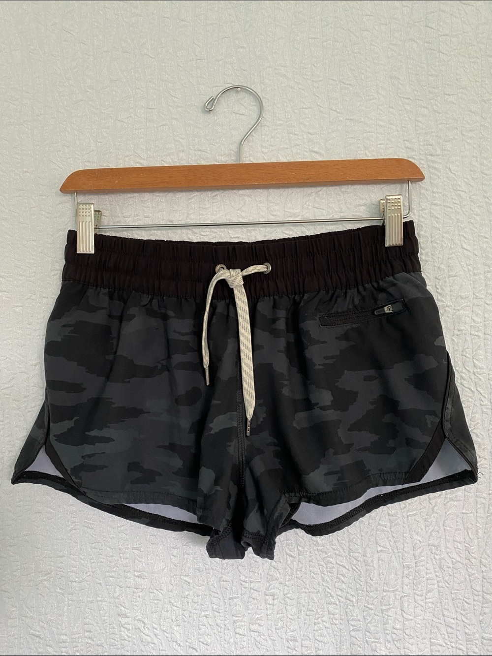 Vuori Black Camo Athletic Shorts Drawstring Mid Rise Running Tennis Pickleball